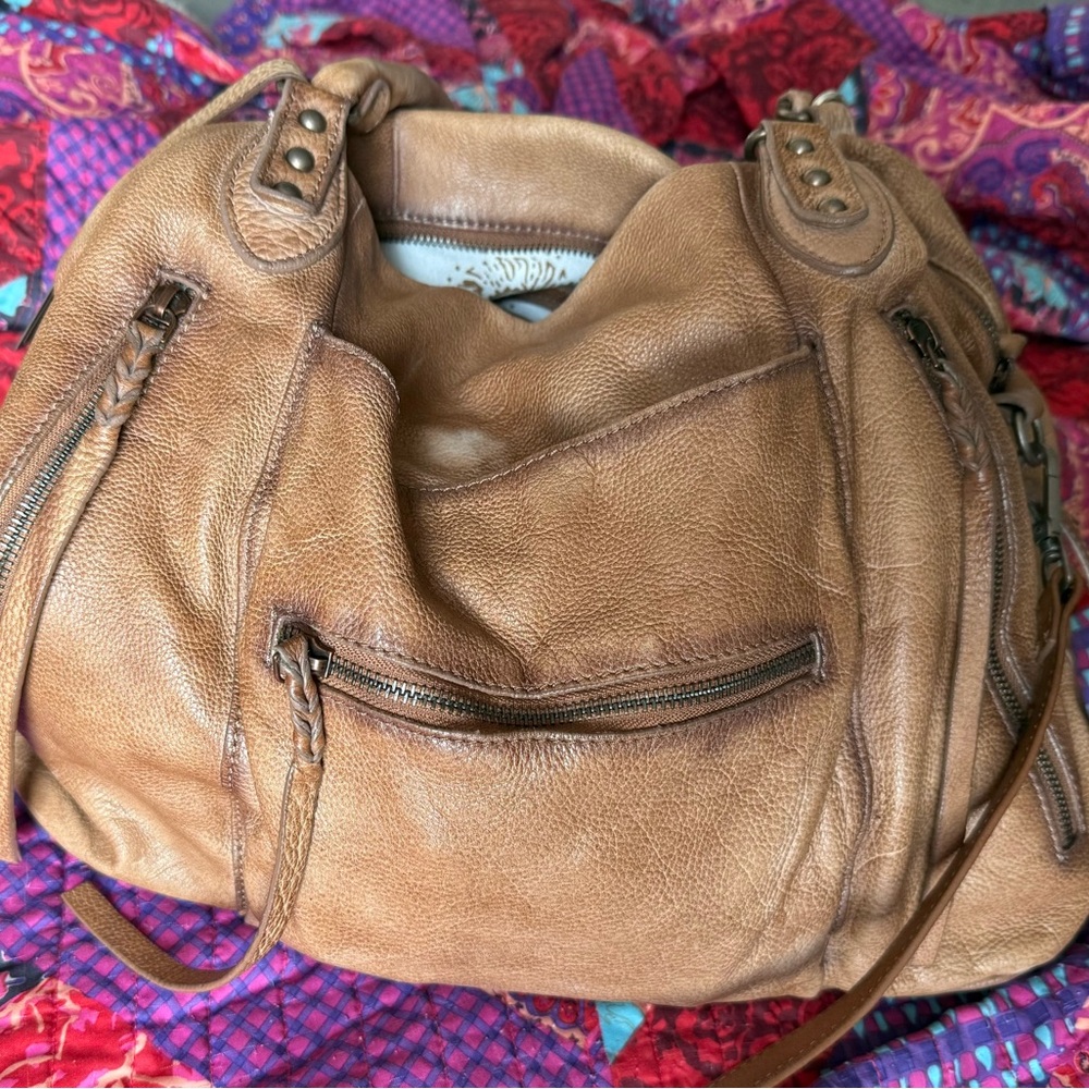 🚨🚨ISO!!!!!!🚨🚨FREE PEOPLE WE THE FREE EMERSON TOTE ***IN THE COLOR TRUFFLE***
